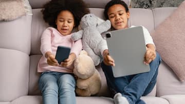 How to Set Healthy Screen Time Limits for Kids (Without Daily Battles)